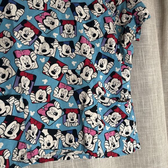 Disney Mickey And Minnie Mouse Women’s Scrub Top Size L Hearts Cute Medical Top‎ - Picture 4 of 9